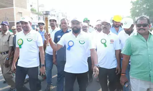 కార్మికుల భద్రతకు ప్రాధాన్యం .. మంత్రి వాసంశెట్టి సుభాష్​