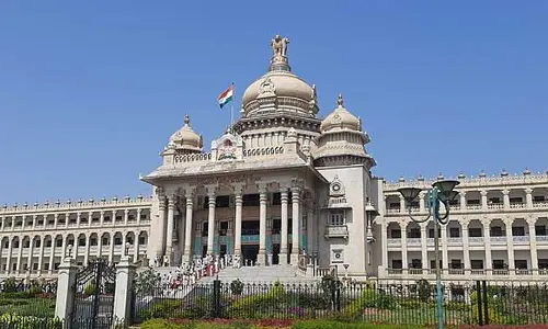 Karnakata Assembly : తెలంగాణ పథకాలపై కర్ణాటక అసెంబ్లీలో చర్చ