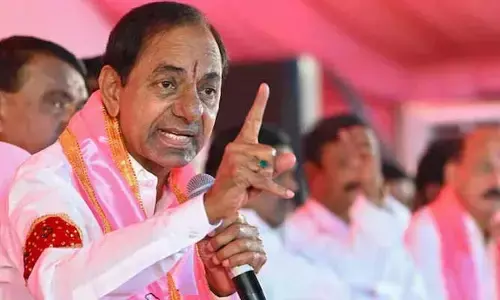 KCR: తెలంగాణ భవన్ వద్ద కేసీఆర్.. సెక్యూరిటీ అత్యుత్సాహంపై విమర్శలు