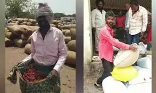మార్కెట్లో హమాలీలు, కూలీల జబర్దస్తీ.. ఏం జరుగుతుందో మీరే చూడండి!