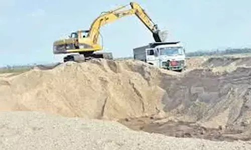 ఈ జిల్లాలో ఆగని మొరం, ఇసుక దందా
