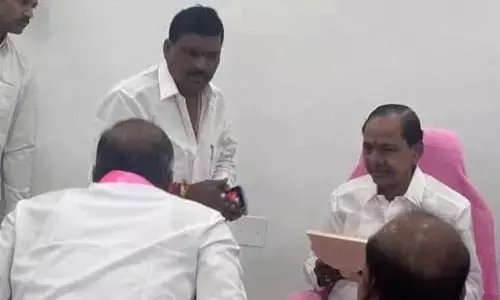 Congress MLA : కేసీఆర్ తో పార్టీ మారిన ఎమ్మెల్యే  గూడెం మహిపాల్ రెడ్డి భేటీ..  అసెంబ్లీలో అనూహ్య పరిణామం
