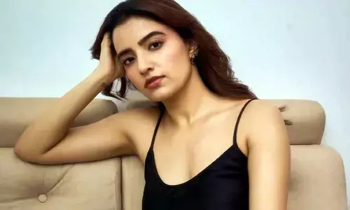 Rukshar Dhillon: స్టేజ్ పైనే తన ఎక్స్‌కి మెసేజ్ ఇచ్చిన యంగ్ హీరోయిన్.. నువ్వు హ్యాపీగా ఉంటే నేను కూడా ఉంటా అంటూ..