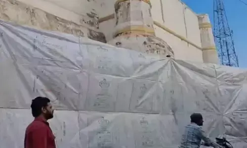 Sambhal: హోలీకి ముందు సంభాల్ జామా మసీదు చుట్టూ టార్పాలిన్ కప్పిన అధికారులు