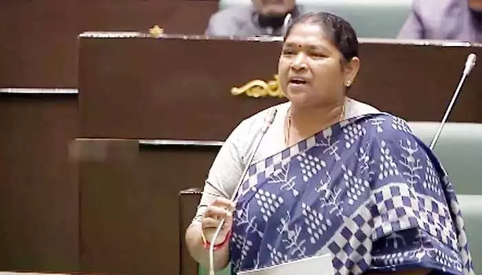 Minister Seethakka: బీఆర్ఎస్కు ఇంకా అహంకారం తగ్గలేదు.. మంత్రి సీతక్క హాట్ కామెంట్స్ Minister Seethakka: బీఆర్ఎస్కు ఇంకా అహంకారం తగ్గలేదు.. మంత్రి సీతక్క హాట్ కామెంట్స్
