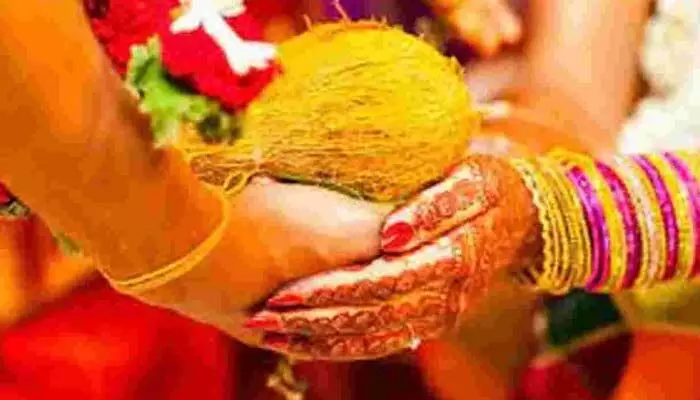 సినిమాను తలపించిన ఘటన.. పెళ్లి చూపులు చూసిందొకరు.. పెళ్లికొడుకుగా వచ్చిందొకరు! చివరకు ఏమైందంటే? సినిమాను తలపించిన ఘటన.. పెళ్లి చూపులు చూసిందొకరు.. పెళ్లికొడుకుగా వచ్చిందొకరు! చివరకు ఏమైందంటే?