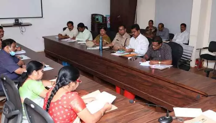వడదెబ్బకు గురికాకుండా ప్రజలు అప్రమత్తంగా ఉండాలి వడదెబ్బకు గురికాకుండా ప్రజలు అప్రమత్తంగా ఉండాలి