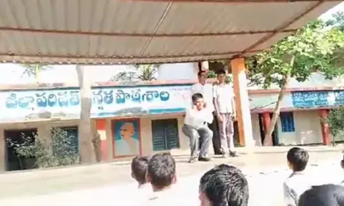 Head Master in AP: పిల్లలు మాట వినడం లేదని.. మాస్టారు గుంజీళ్లు..    మీ స్వీయ క్రమశిక్షణకు అభినందనలు అంటూ మంత్రి లోకేశ్​ ట్వీట్​