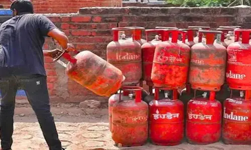 Free gas cylinders:ఉచిత గ్యాస్ సిలిండర్ తీసుకునే వారికి అలర్ట్!