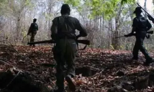 17 మంది మావోయిస్టుల లొంగుబాటు