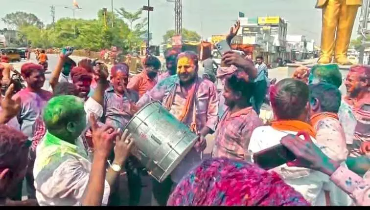 హోలీ పండగ దీని కోసమే జరుపుకుంటారు: ఎమ్మెల్యే హోలీ పండగ దీని కోసమే జరుపుకుంటారు: ఎమ్మెల్యే
