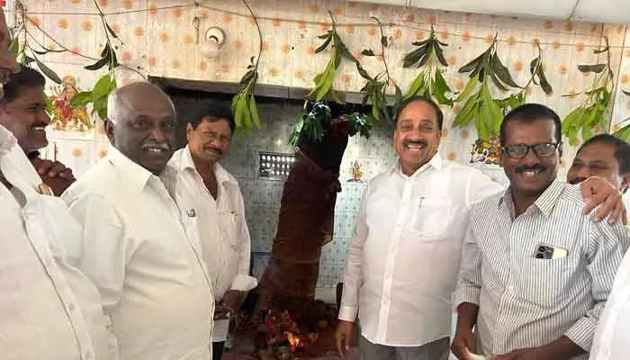 ఏకులపోతమ్మ అమ్మవారిని దర్శించుకున్న ప్రముఖులు ఏకులపోతమ్మ అమ్మవారిని దర్శించుకున్న ప్రముఖులు