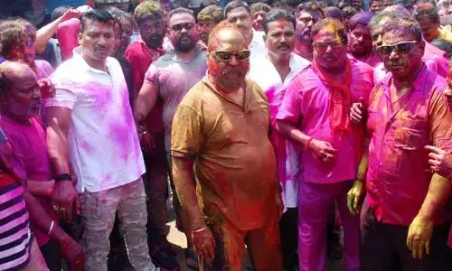 ఉట్టి కొట్టి.. డీజే పాటలకు మాస్ స్టెప్పులు.. జగ్గారెడ్డి జోషే వేరు