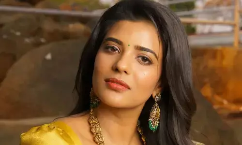 ట్రెడిషనల్ లుక్‌లో దర్శనమిచ్చిన టాలీవుడ్ హీరోయిన్.. పారవశ్యంలో కదులుతున్న విశ్వం నువ్వే అంటూ పోస్ట్