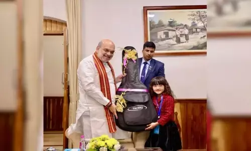 Amit Shah: వందేమాతరం పాడిన వండర్ కిడ్.. గిటార్ గిఫ్ట్ ఇచ్చిన అమిత్ షా