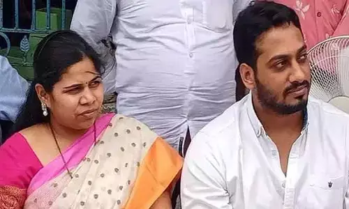 అక్క స్థానంలో సోదరుడు.. సీఎంవోకు ఫిర్యాదు చేసిన మంత్రులు