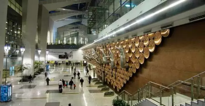 Delhi Airport: రక్షణ శాఖకు చెందిన ఎయిర్ పోర్టలోకి కమర్షియల్ ఫ్లైట్స్ Delhi Airport: రక్షణ శాఖకు చెందిన ఎయిర్ పోర్టలోకి కమర్షియల్ ఫ్లైట్స్