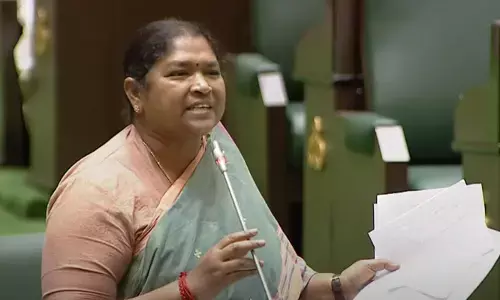 Seethakka: పెద్దపెద్ద మాటలు చెప్పి స్కాలర్ షిప్ లను రద్దు చేశారు.. కేంద్రంపై సీతక్క ఫైర్
