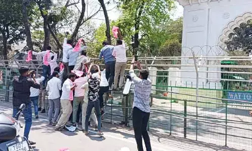 TG Assembly: అసెంబ్లీని ముట్టడించిన బీఆర్ఎస్వీ నేతలు.. పలువురు అరెస్ట్