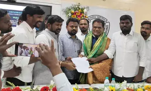ఓయూ సమస్యలపై ఎస్సీ ఎస్టీ కమిషన్ చైర్మన్ కు వినతి