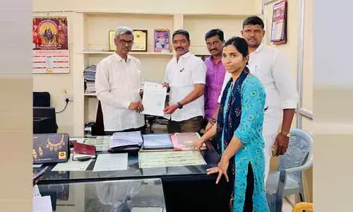 తాగునీరు, డ్రైనేజీ సమస్యలు తీర్చండి