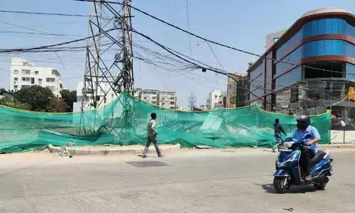 బరితెగించిన కబ్జాదారులు..?