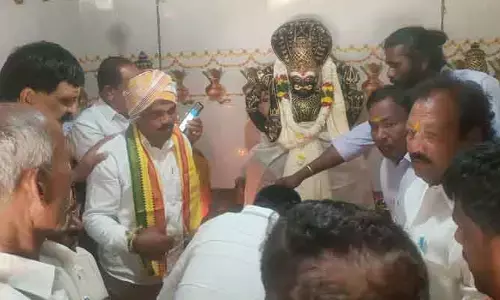దేవుని కృపతో ప్రజలంతా సుఖ సంతోషాలతో ఉండాలి
