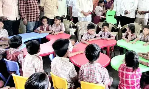 విద్యార్థులు ఉన్నత లక్ష్యంతో చదవాలి