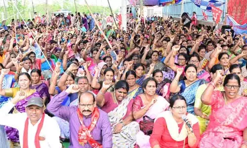 అంగన్వాడీల సమస్యలు తక్షణమే పరిష్కరించాలి