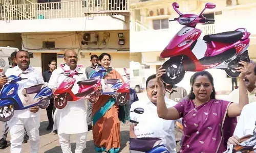 BRS: ఆడపిల్లలకు స్కూటీలు ఎగ్గొట్టాలని చూస్తే ఊరుకోం:  కవిత