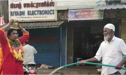 Viral video: ఇది కదా.. మత సామరస్యం అంటే.. హిందూ భక్తులకు ఈ ముస్లిం చేస్తున్న సాయం చూడండి!