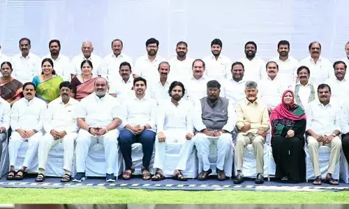 AP Assembly Photos : ఓకే.. రెడీ.. స్మైల్ ప్లీజ్..