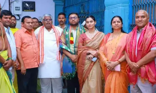 మట్టపల్లి శ్రీ లక్ష్మీ నరసింహ స్వామిని దర్శించుకున్న జిల్లా కలెక్టర్