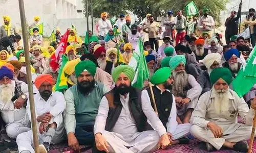 Farmers: రైతుల నిరసన కంటిన్యూ.. కేంద్రంతో చర్చలు విఫలం !