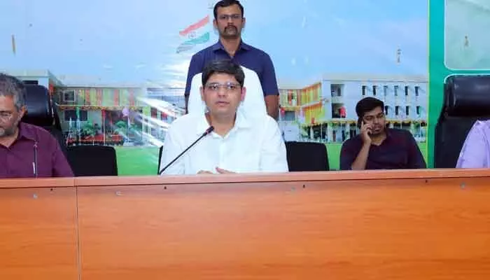 మాతా, శిశు సంరక్షణ సేవలు ప్రతి గర్భిణికి అందేలా చూడాలి మాతా, శిశు సంరక్షణ సేవలు ప్రతి గర్భిణికి అందేలా చూడాలి