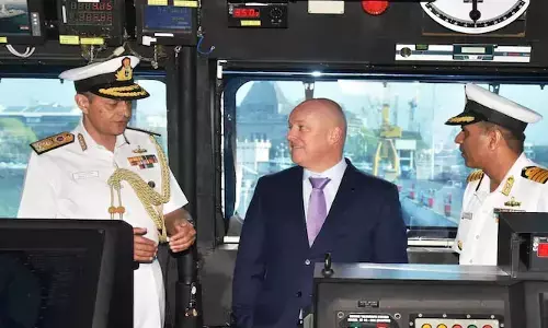 INS Surat: ఐఎన్ఎస్ సూరత్‌ను సందర్శించిన న్యూజిలాండ్ ప్రధాని