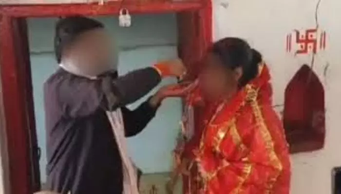 Bihar: లోన్ రికవరి ఏజెంట్తో లవ్లో పడ్డ మహిళా.. భర్త ఏం చేశాడంటే? Bihar: లోన్ రికవరి ఏజెంట్తో లవ్లో పడ్డ మహిళా.. భర్త ఏం చేశాడంటే?