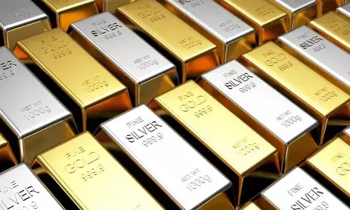 Today Gold, Silver Rates: మహిళలకు గుడ్ న్యూస్.. రెండో రోజు కూడా భారీగా తగ్గిన బంగారం, వెండి ధరలు