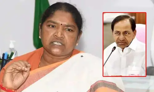 ‘వారిని ఊహాలోకంలో ఉంచండి.. మీరు ఫామ్‌హౌజ్‌లో ఉండండి’.. కేసీఆర్‌కు సీతక్క కౌంటర్