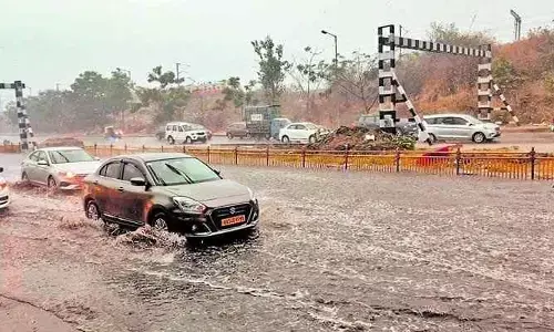 Bengaluru: బెంగళూరులో భారీ వర్షాలు.. పలు విమానాల దారి మళ్లింపు