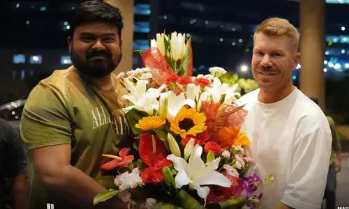 ‘రాబిన్ హుడ్’ ప్రీ రిలీజ్ ఈవెంట్‌కు వచ్చేసిన స్టార్ క్రికెటర్.. ఆకట్టుకుంటున్న వెల్కమ్ విషెస్ ఫొటోలు