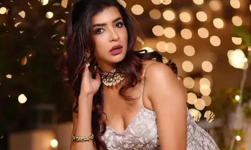ఓ కుటుంబాన్ని బాధపెట్టారు.. మీరంతా క్షమాపణలు చెప్పాల్సిందేనంటూ మంచు లక్ష్మి సెన్సేషనల్ పోస్ట్