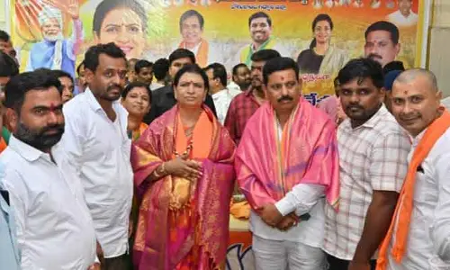 ప్రతీ మండలానికి ఒక వాట్సాప్ గ్రూప్ పెట్టుకోండి.. బీజేపీ ఎంపీ కీలక పిలుపు