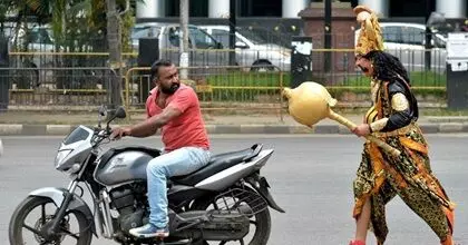 హెల్మెట్ లైట్ తీస్కో.. పోతే పోనీ ప్రాణాలు.!! హెల్మెట్ లైట్ తీస్కో.. పోతే పోనీ ప్రాణాలు.!!