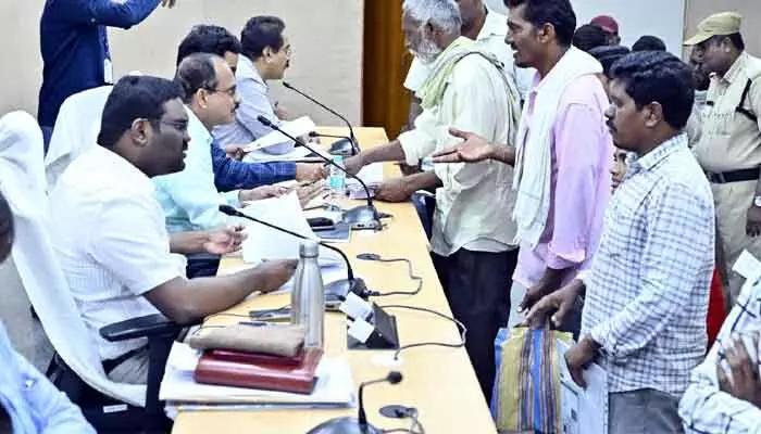 ప్రజావాణిలో 82 ఫిర్యాదులు ప్రజావాణిలో 82 ఫిర్యాదులు