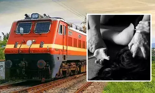 తెలంగాణలో దారుణం.. కదులుతున్న ట్రైన్‌లో యువతిపై అత్యాచారయత్నం