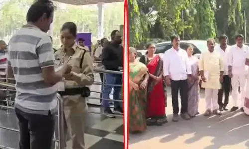 క్యాంపు రాజకీయం షురూ.. విశాఖ నుంచి వెళ్లిపోతున్న కార్పొరేటర్లు
