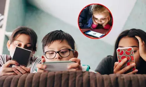 Kids and Parenting : పిల్లల చేతికి ఫోన్ ఇస్తున్నారా..? జర భ్రదం!