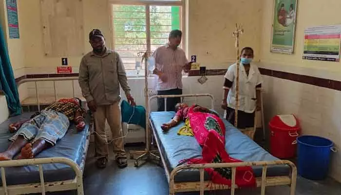చికెన్ తిని.. 12 మందికి అస్వస్థత చికెన్ తిని.. 12 మందికి అస్వస్థత