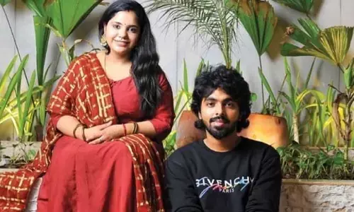 విడాకుల కోసం భార్యతో కోర్టు మెట్లెక్కిన స్టార్ డైరెక్టర్.. షాక్‌లో నెటిజన్లు (వీడియో)